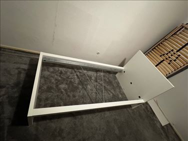 Abbildung: Bett, Lattenrost und Matratze