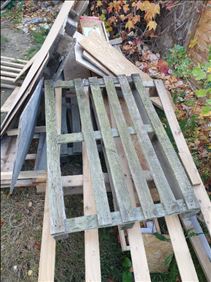 Abbildung: Alte Paletten, OSB Platten, Hartfaserplatten