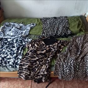 Abbildung: Damenkleidung Größe54