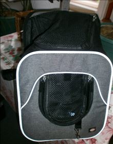 Abbildung: Hundetragetasche ( Fronttasche Rucksack SAVINA von Trixi )