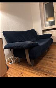 Abbildung: Blaues Sofa Samt