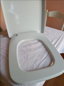 Abbildung: WC-Sitz m. Deckel