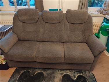 Abbildung: Graue Couch