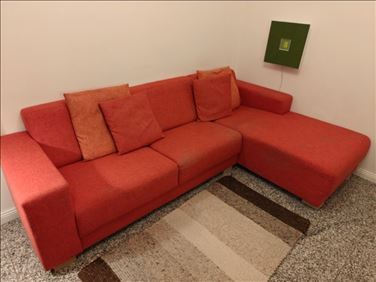 Abbildung: Sofa 3-Sitzer mit Ottomane rot