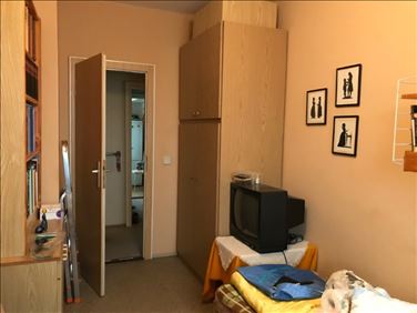 Abbildung: 2 Kleiderschränke (auch einzeln abzugeben)