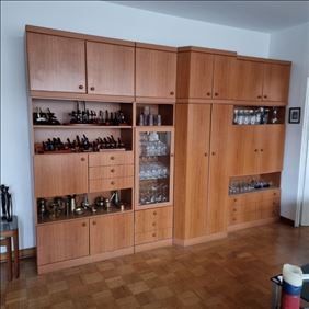 Abbildung: Schrankwand Kirsche