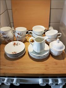 Abbildung: Tassen und Teller