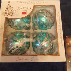 Abbildung: Tausche große Weihnachtskugeln geg 1 Paket Kaffee