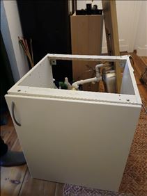 Abbildung: Spüle und 2 Schränke