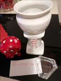 Abbildung: 1 Vase, 1 Aschenbecher, 1 deko Schwein rot bunt