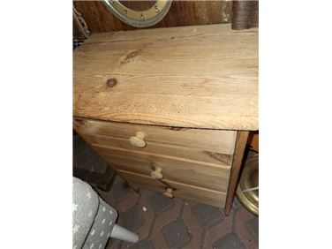 Abbildung: Kleiner Echtholz Schrank 