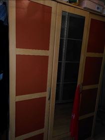 Abbildung: Kleiderschrank, sehr guter Zustand, Bucheoptik mit Spiegel