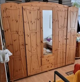 Abbildung: Kleiderschrank