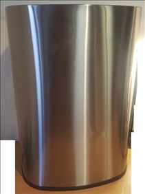 Abbildung: Nagelneuer Mülleimer OHNE Deckel