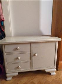 Abbildung: Nachtschränkchen 