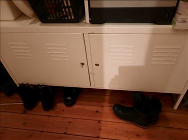 Abbildung: Kleines metallschränkchen 