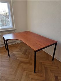 Abbildung: solider Tisch