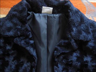 Abbildung: kurzes Jäckchen Gr. 34, selten getragen, KEIN Pelz