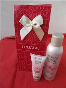 Abbildung: NEU: DOUGLAS-Geschenkset The Lagoon Leilani 