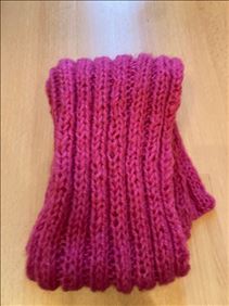 Abbildung: Schal. Handarbeit neu
