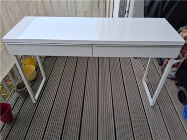 Abbildung: Schreibtisch 