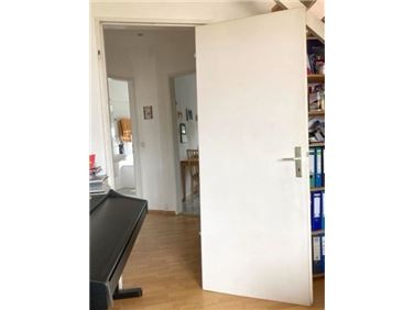 Abbildung: 2 weiße Zimmertüren zu verschenken