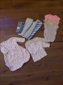 Abbildung: Kinderkleidung und Spielzeug 56-62/68