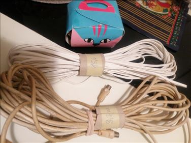 Abbildung: Kabel 9,7 m, 15,6 m und 1 Pappbox Walnüsse eigene Ernte ca 