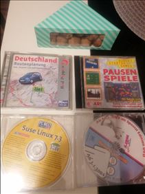 Abbildung: 4 Teile , CD DVD, 1 pappbox walnüsse eigene ernte
