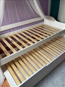 Abbildung: Weißes Bett