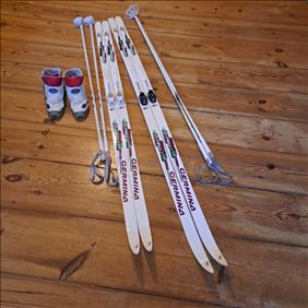 Abbildung: Langlaufski zu verschenken