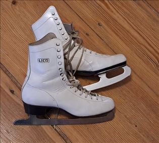 Abbildung: Schlittschuhe zu verschenken