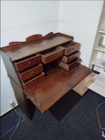 Abbildung: Sekretär zu verschenken 