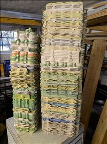 Abbildung: Viele Eierkartons