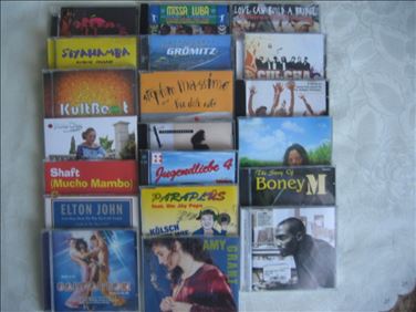 Abbildung: 20 CDs in ordentlichem Zustand gegen 1 Stück Seife Dove