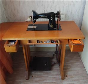 Abbildung: Manuelle Nähmaschine versenkbar