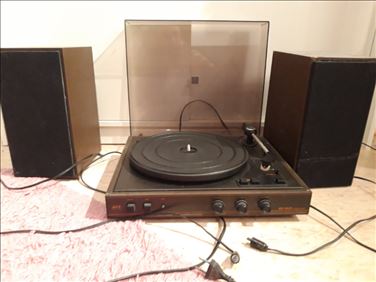 Abbildung: RFT-Plattenspieler mit Boxen MA5529