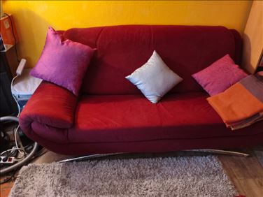 Abbildung: Rotes Sofa
