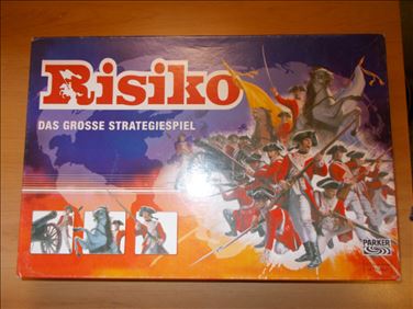 Abbildung: RISIKO - Strategiespiel für 2-6 Spielende ab 10 Jahren