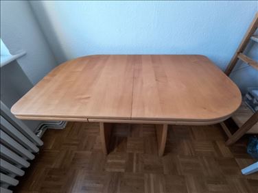 Abbildung: höhenverstellbarer Holztisch