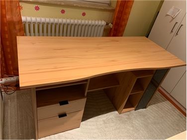 Abbildung: Schreibtisch 