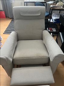 Abbildung: bequemer beiger Sessel 