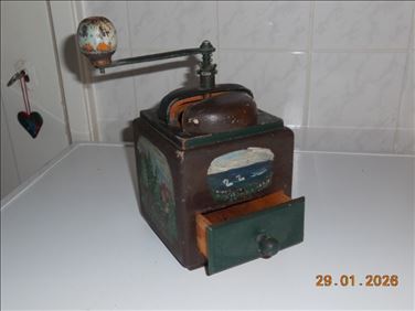 Abbildung: alte Kaffeemühle