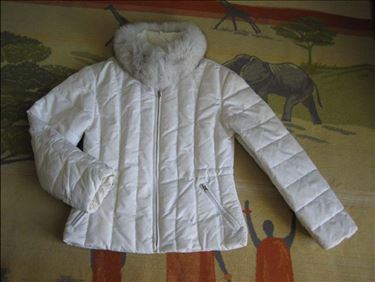 Abbildung: Steppjacke Gr. 36 Galeria Kaufhof, waschbar,kein Pelzkragen