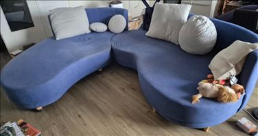 Abbildung: Blaue (Schlaf-) Couch