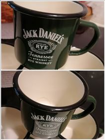 Abbildung: Eine Jack Daniel s emalie Tasse grün chrem 