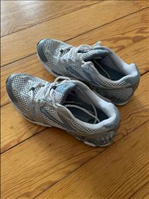 Abbildung: Turnschuhe Größe 41