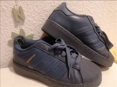 Abbildung: Adidas schuhe gern ,oft getragen gereinigt gr. 38