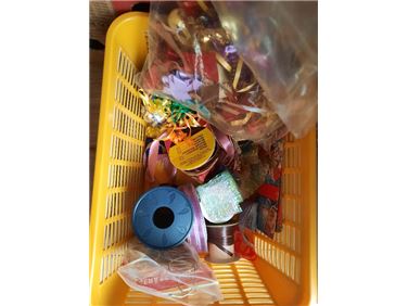 Abbildung: Geschenkpapier und Bänder