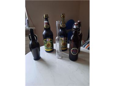 Abbildung: leere Flaschensammlung